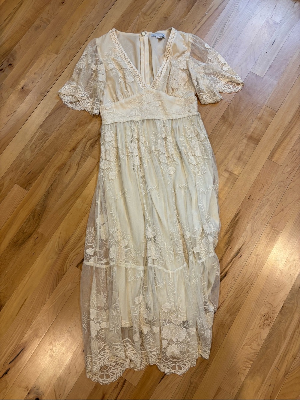 Baltic Born Women’s Medium Clarisa Lace Midi Dress